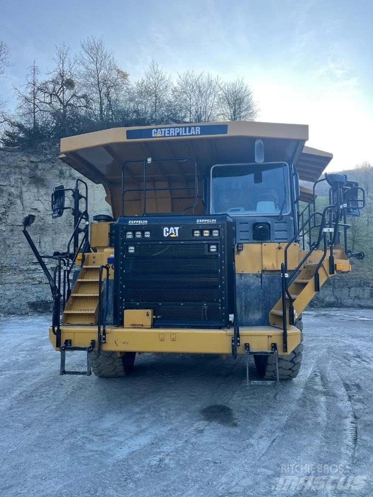 CAT 775 G 초대형 덤프 트럭