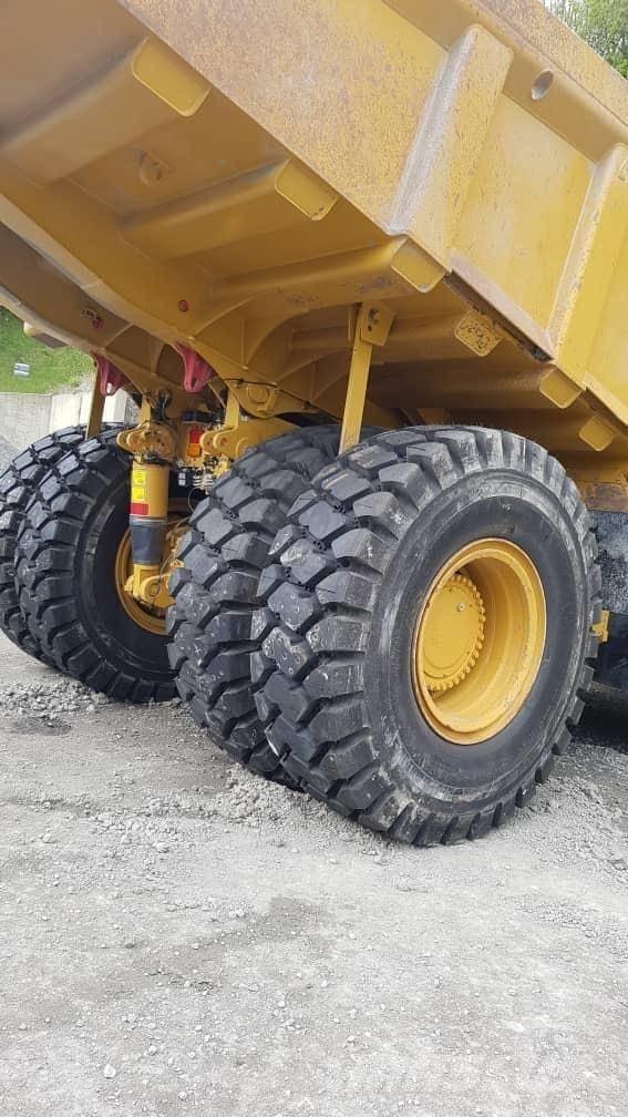 CAT 775 G 초대형 덤프 트럭