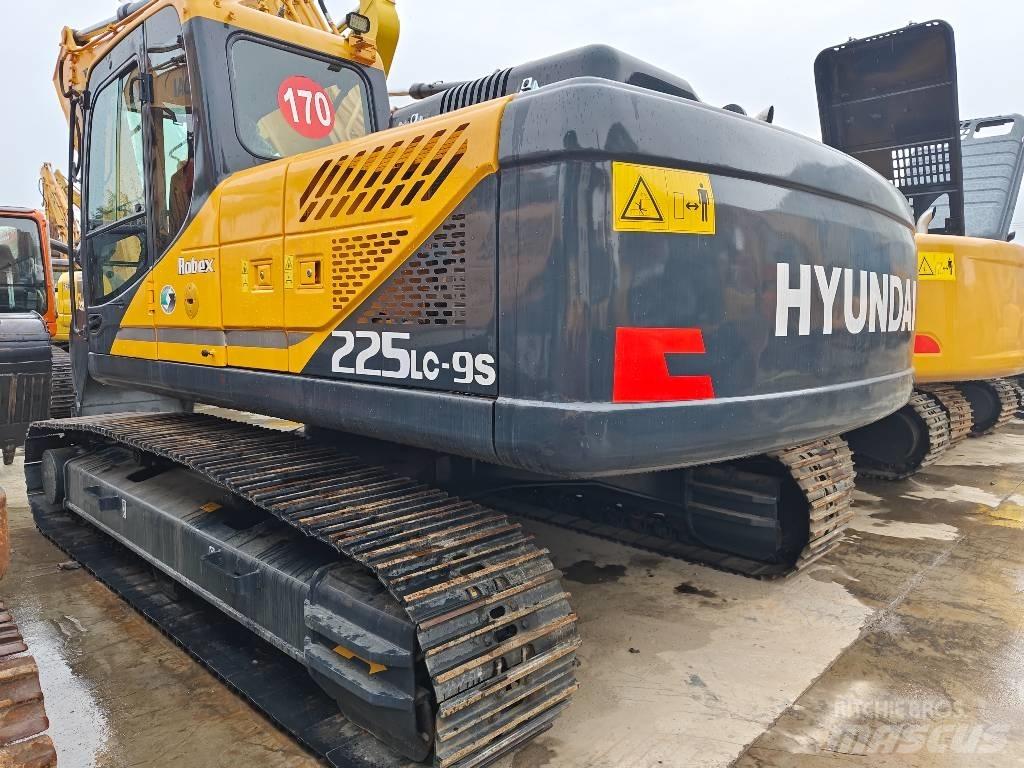 Hyundai R225LC-9S 대형 굴삭기 29톤 이상