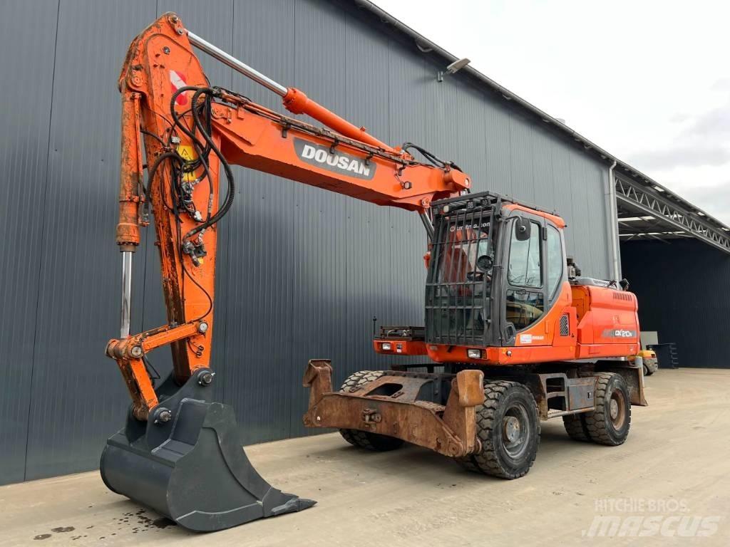 Doosan DX210W  휠 굴삭기