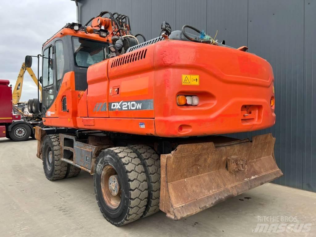 Doosan DX210W  휠 굴삭기