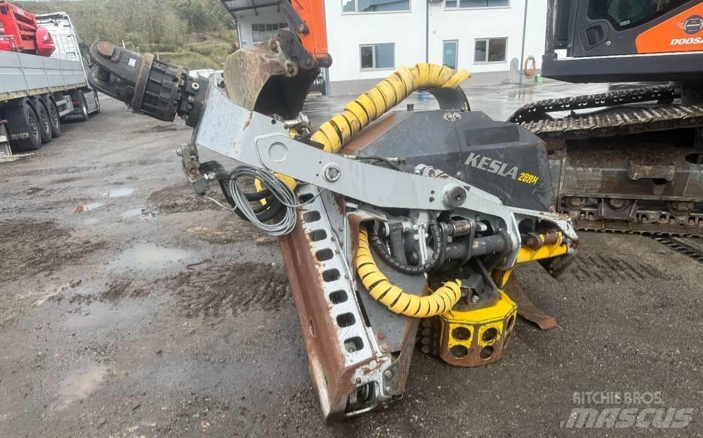 Doosan DX 235 원목 채집운반기