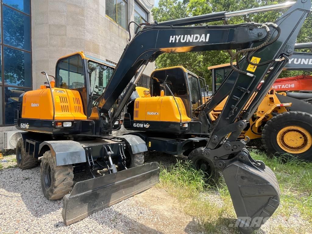 Hyundai R60W  휠 굴삭기