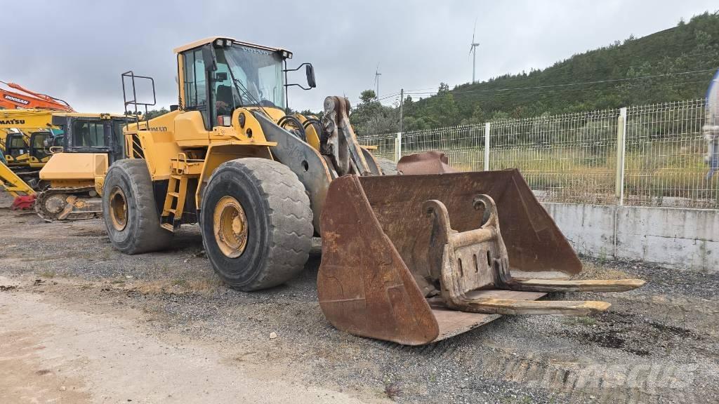 Volvo L 220 F  휠로우더