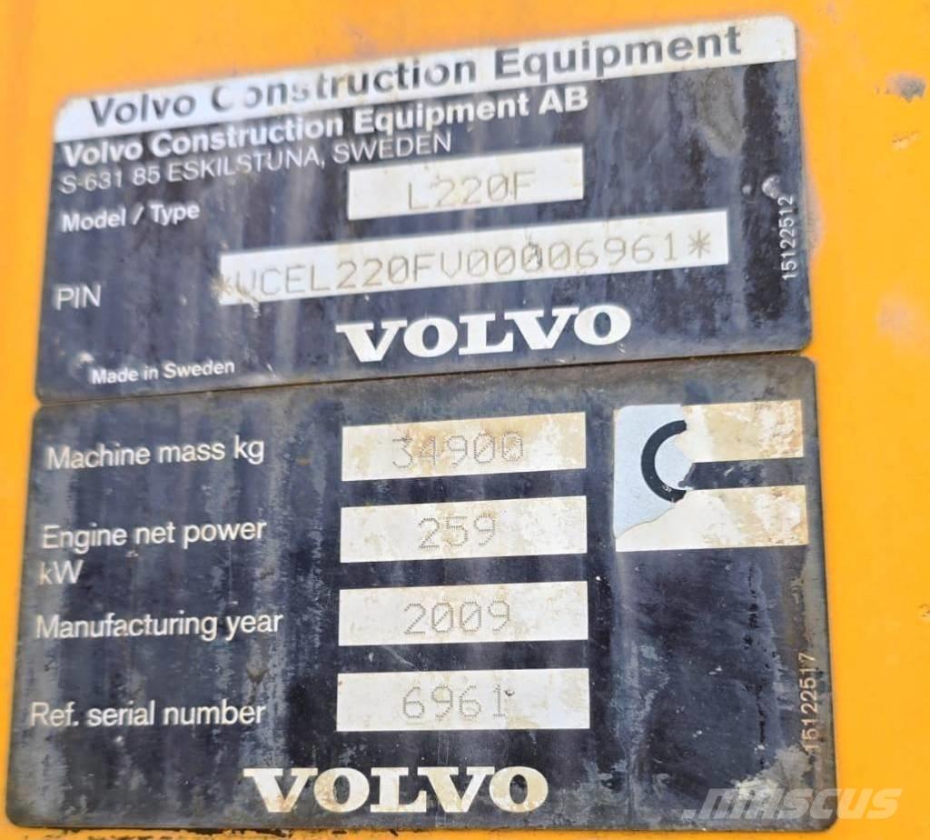 Volvo L 220 F  휠로우더