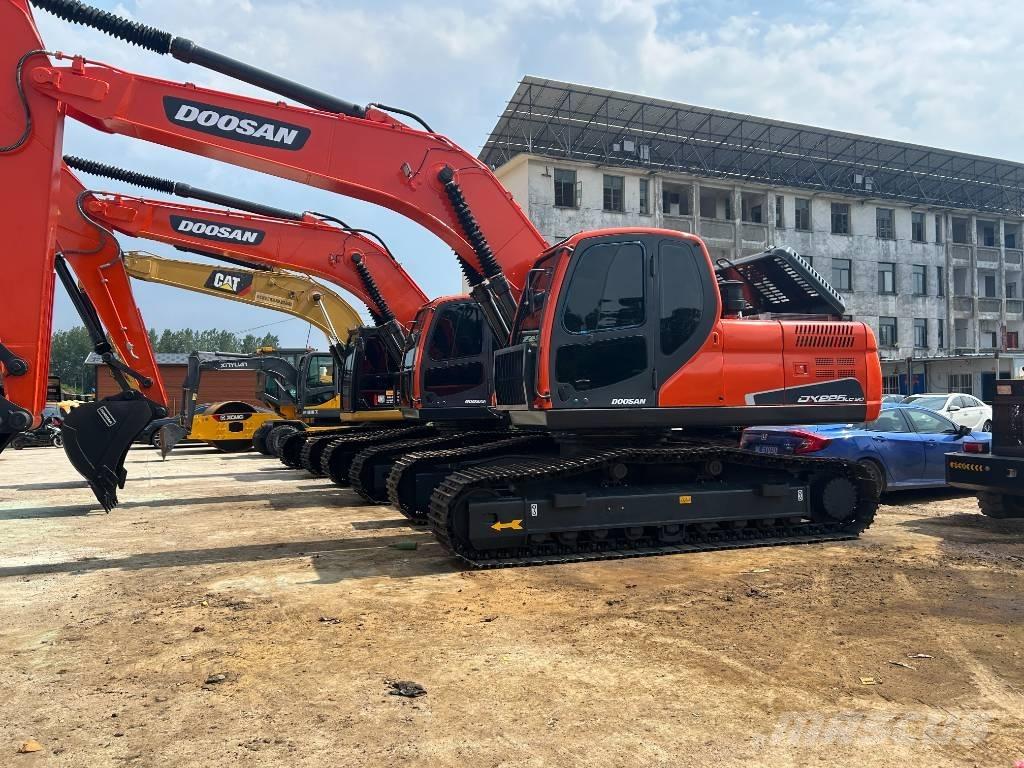 Doosan DX 225 LC 대형 굴삭기 29톤 이상