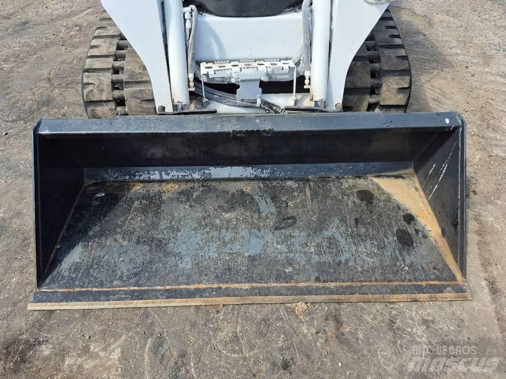 Bobcat T 590  스키드로더