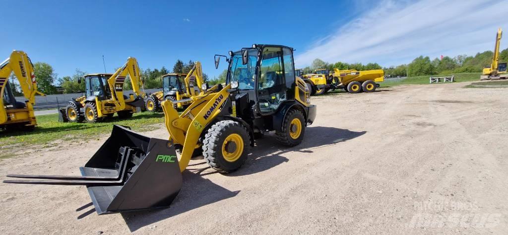 Komatsu WA 70  휠로우더
