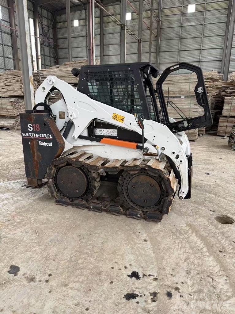Bobcat S 18  스키드로더