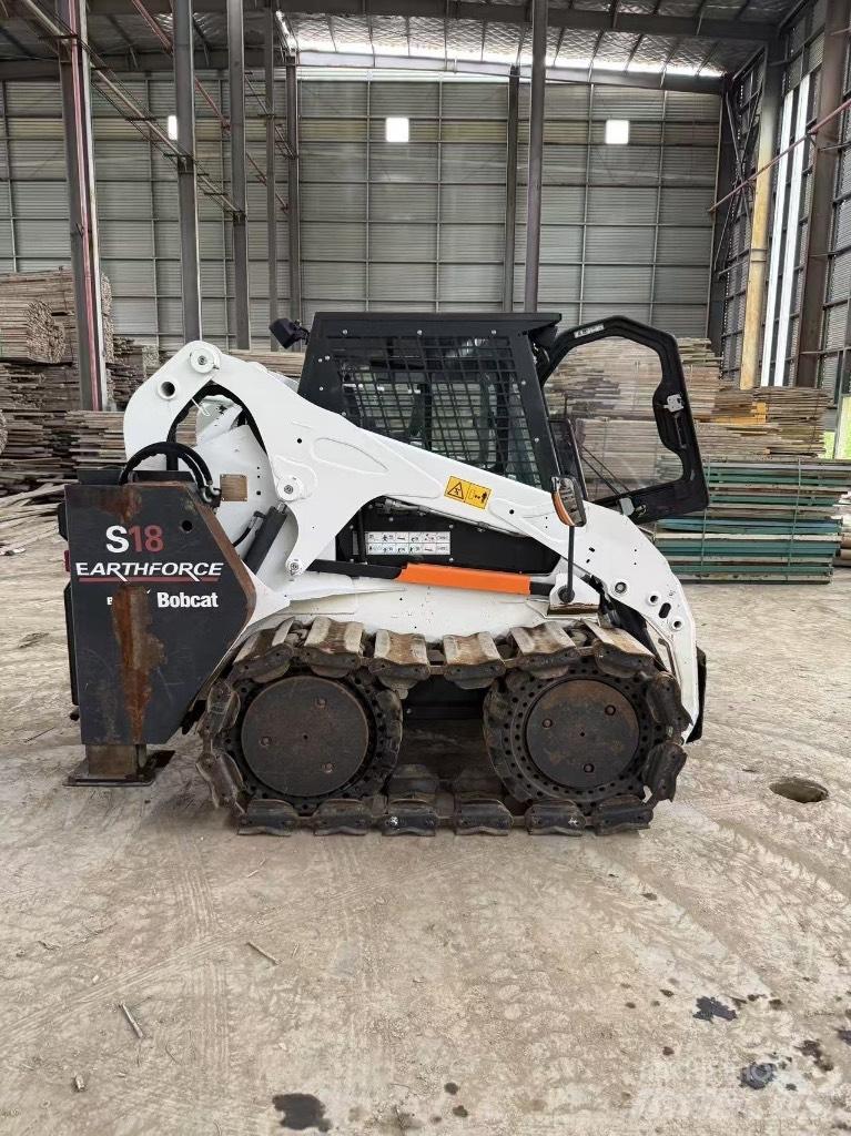 Bobcat S 18  스키드로더