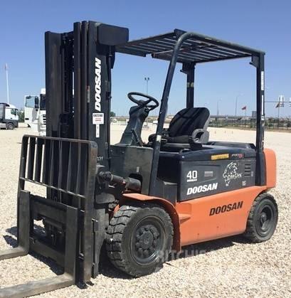 Doosan B40 X-5 전동 지게차