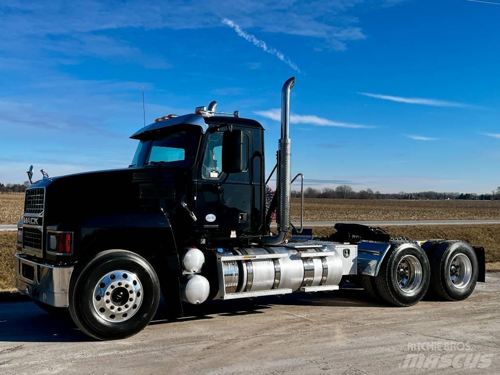 Mack Pinnacle 트랙터 유닛