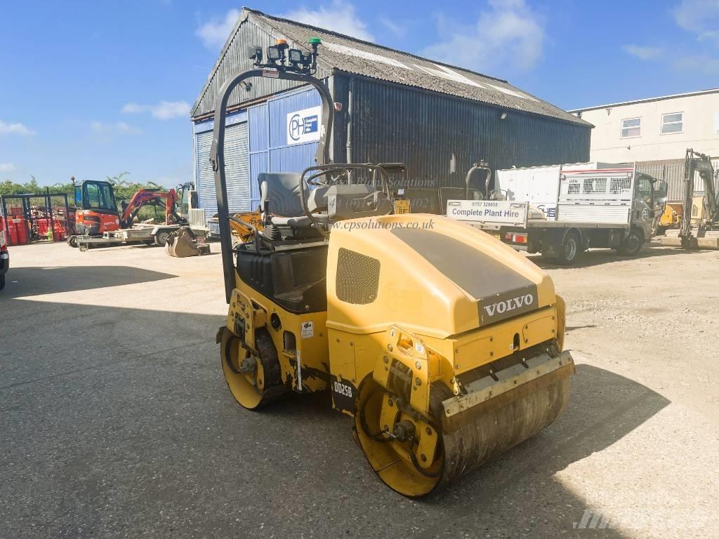 Volvo DD 25 B 트윈 드럼 롤러