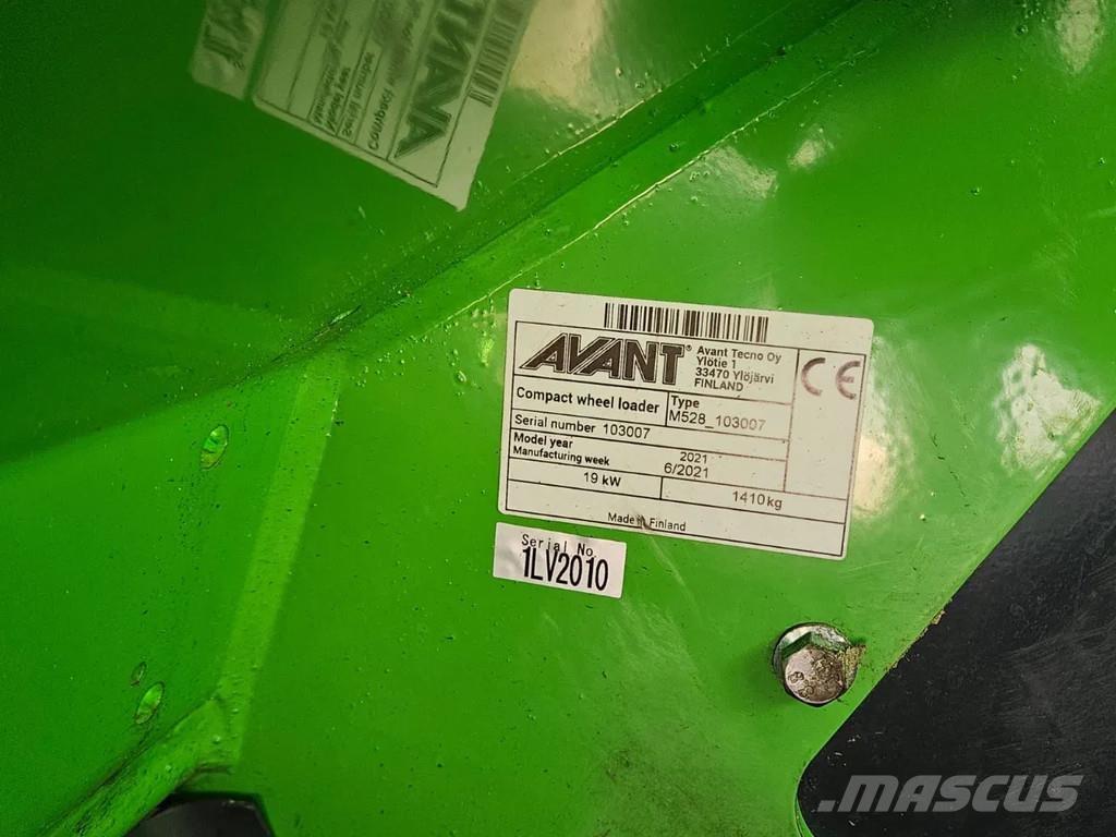 Avant 528 미니 로더