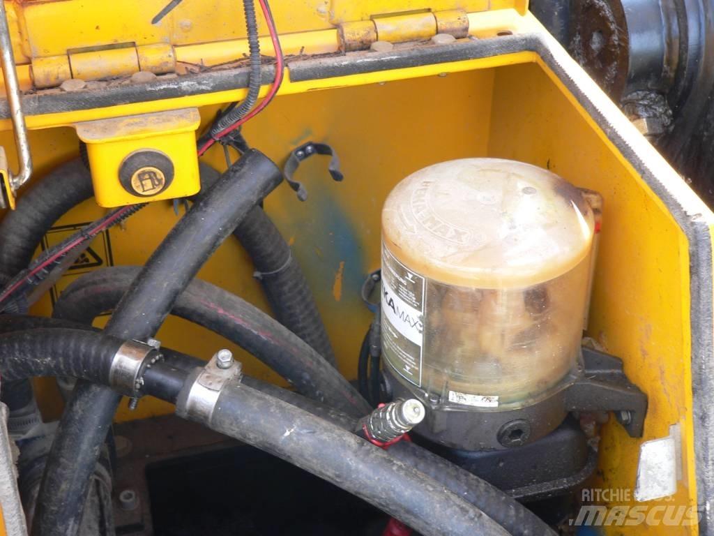 JCB JS 131LC+ 대형 굴삭기 29톤 이상