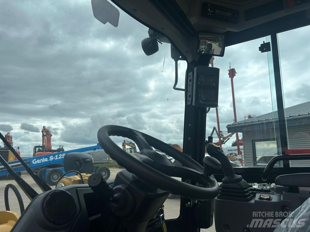 CAT 906  휠로우더