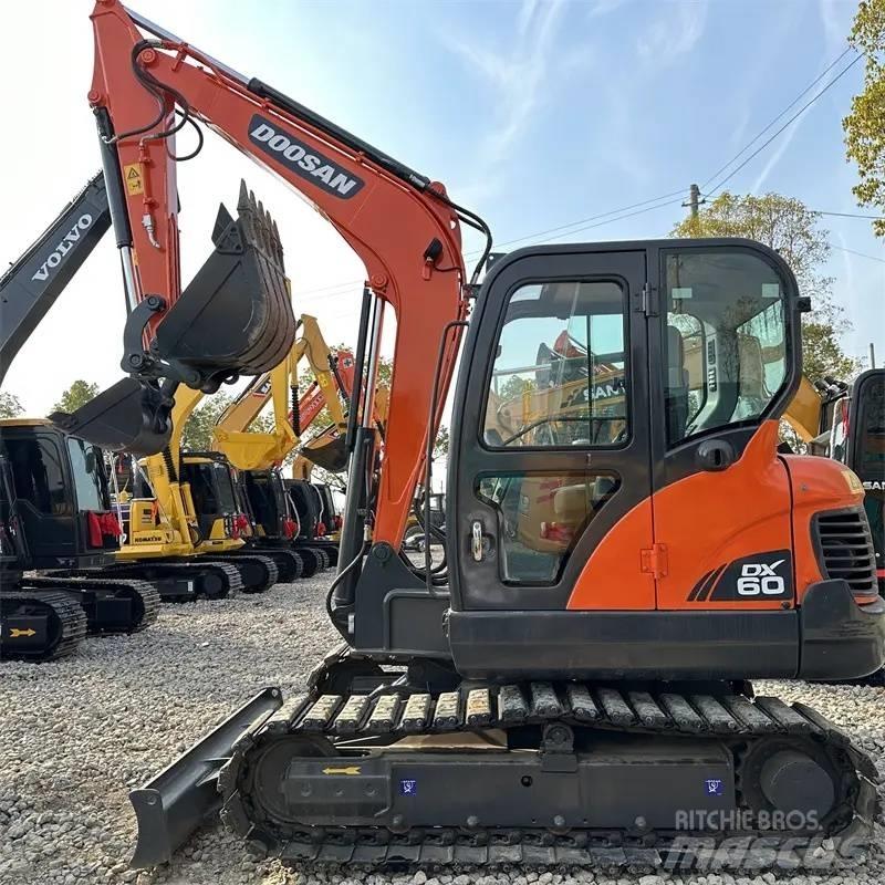 Doosan DX 60 대형 굴삭기 29톤 이상