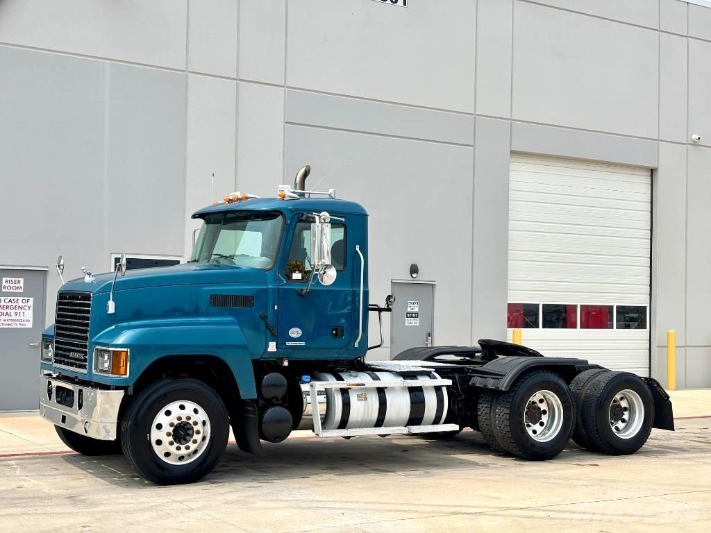 Mack Pinnacle 트랙터 유닛