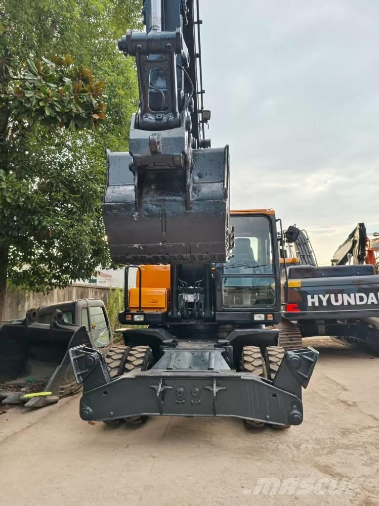 Hyundai R210w-9  휠 굴삭기