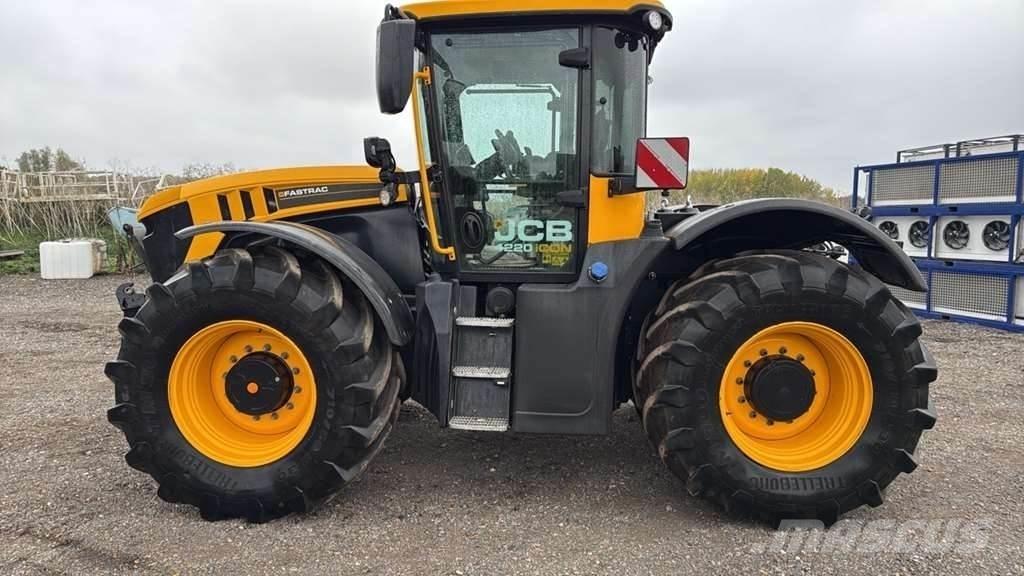 JCB Fastrac 4220 트랙터