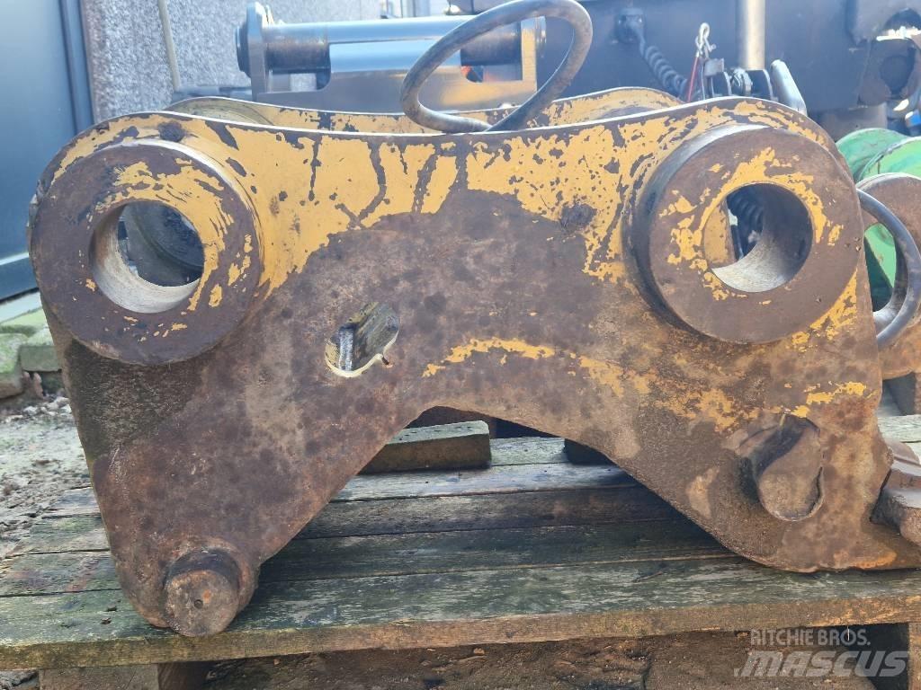 CAT CW40S  - 320D 퀵 커넥터