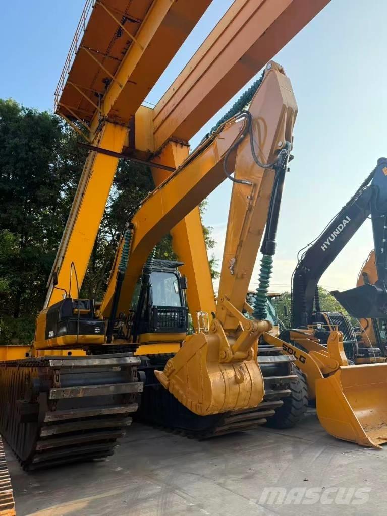 CAT 320D2 수륙양용 굴삭기