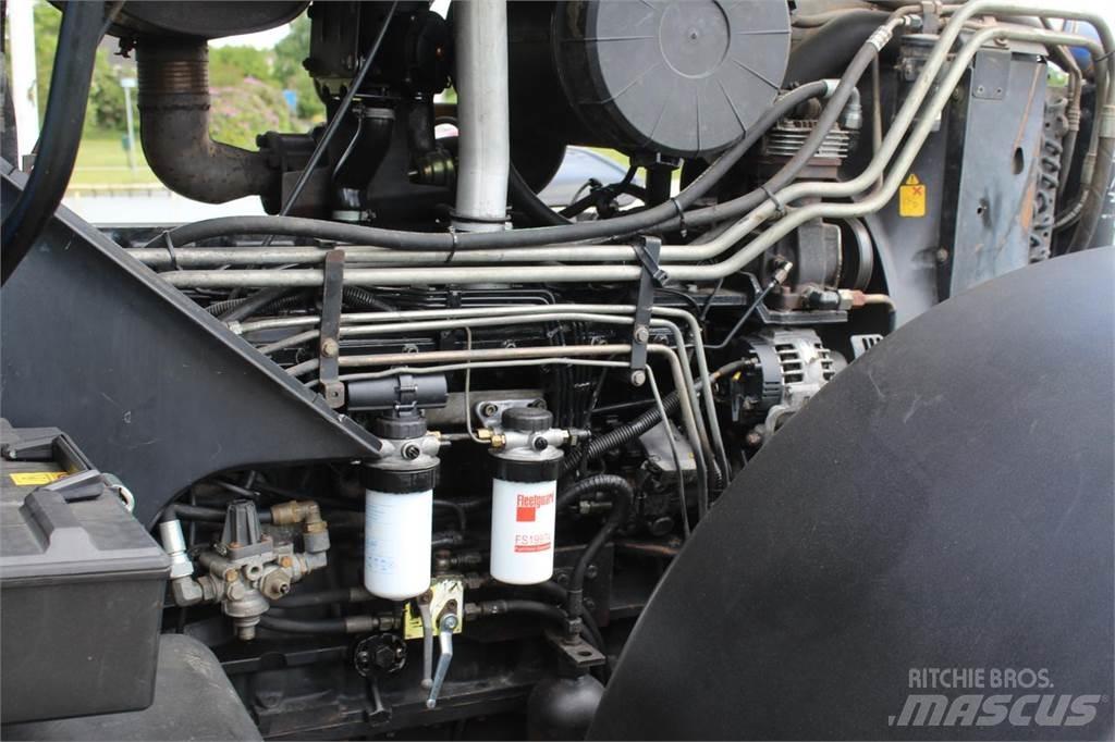 New Holland TM175 트랙터