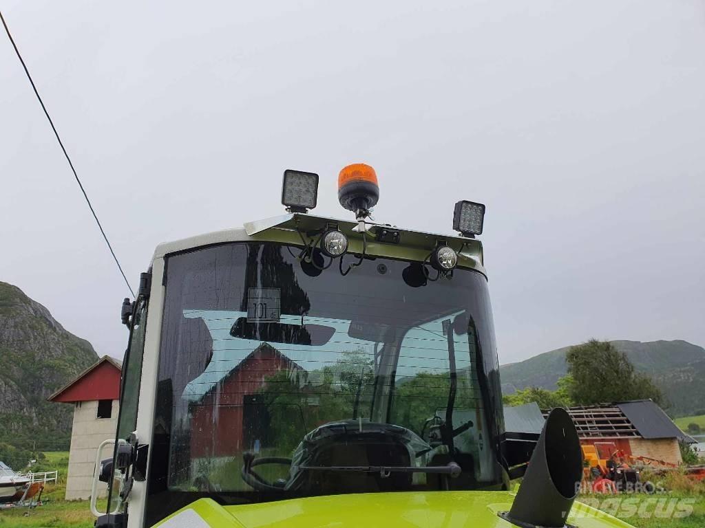 CLAAS TORION 530 프론트 로더 및 굴착기