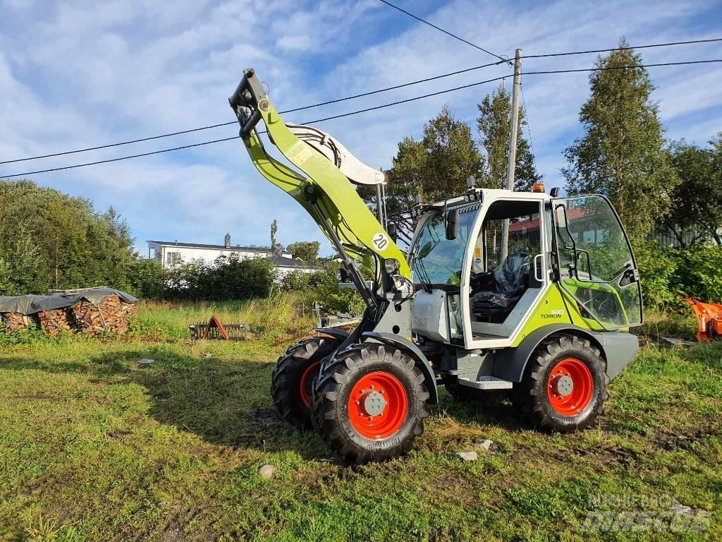 CLAAS TORION 530 프론트 로더 및 굴착기