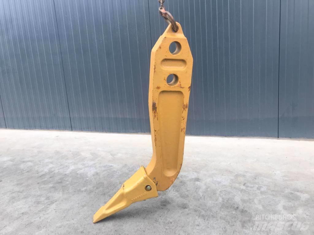 Komatsu D61 Shank 스크레퍼
