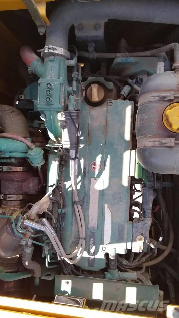 Volvo EC220DL 대형 굴삭기 29톤 이상