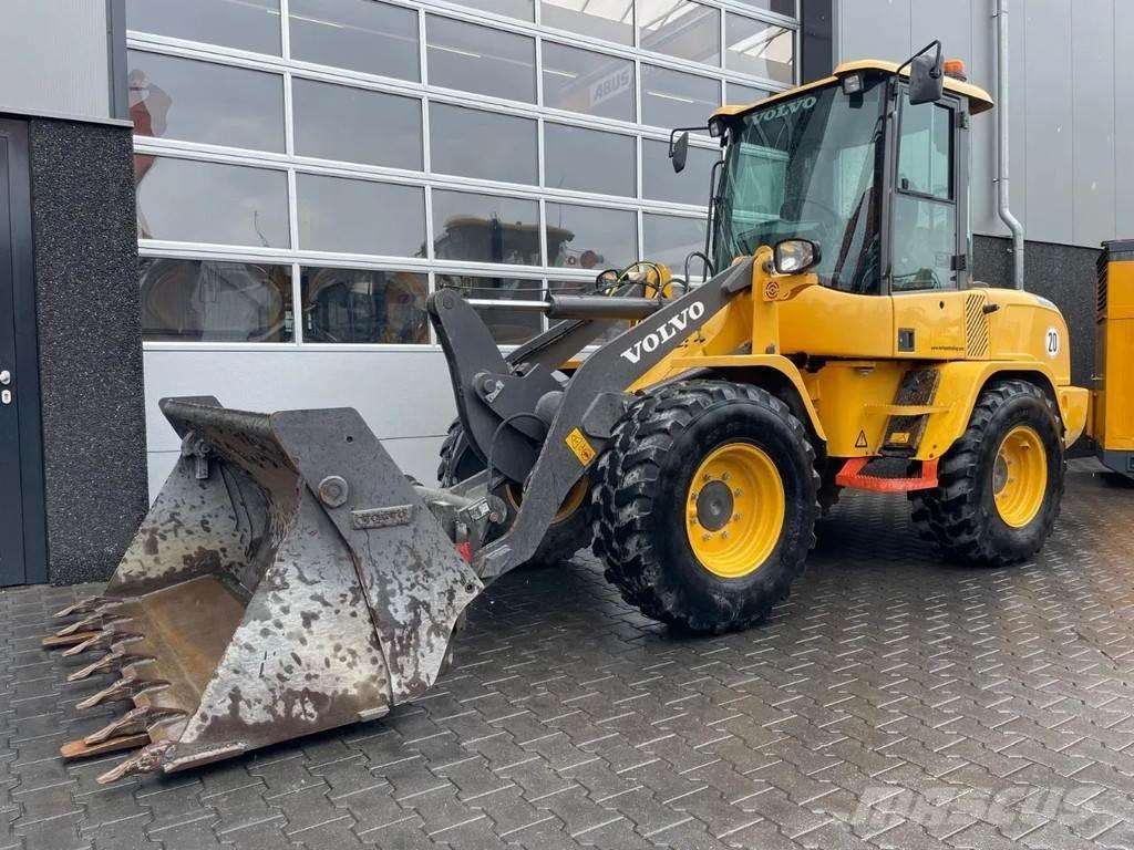 Volvo L30G  휠로우더