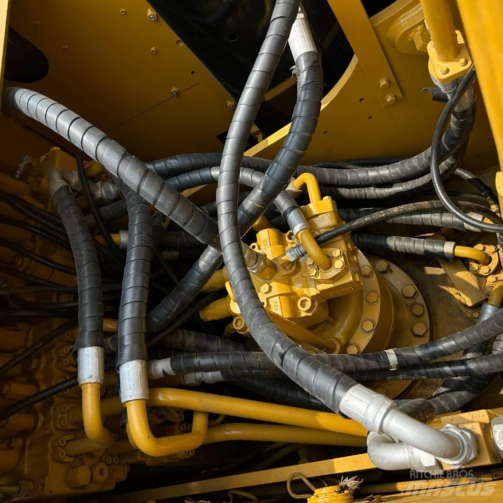 CAT 323D2L 대형 굴삭기 29톤 이상