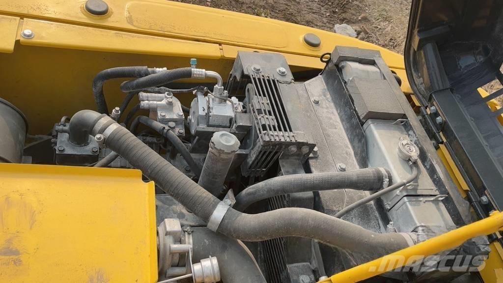 Komatsu PC 130 대형 굴삭기 29톤 이상