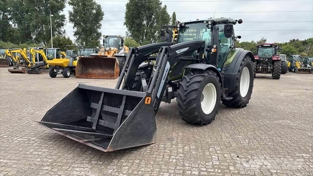 Valtra N175 트랙터