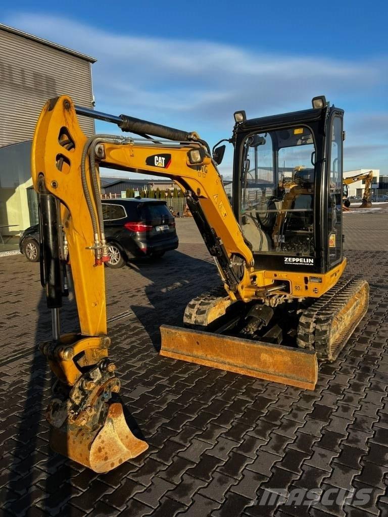 CAT 302.7 DCR 소형 굴삭기 7톤 미만