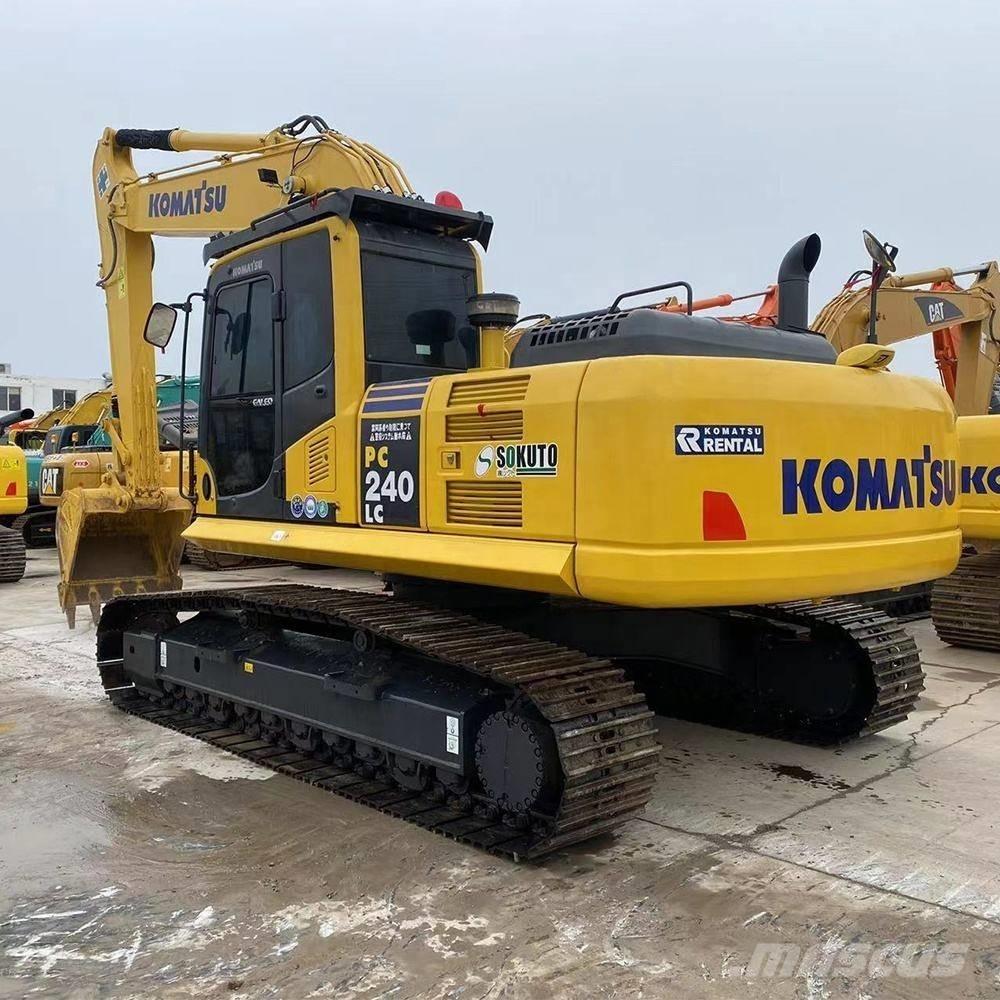 Komatsu PC 240 대형 굴삭기 29톤 이상