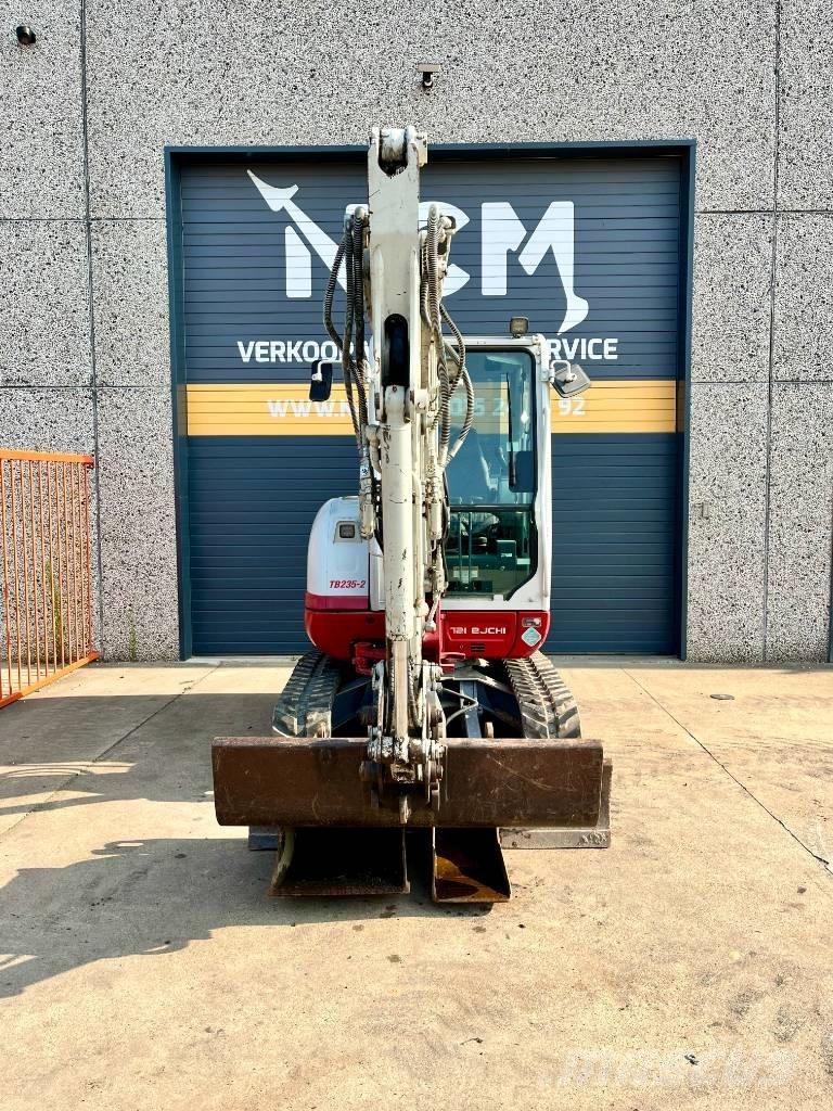 Takeuchi TB 235 소형 굴삭기 7톤 미만