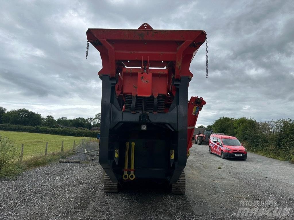 Sandvik QJ 241 이동식 분쇄기