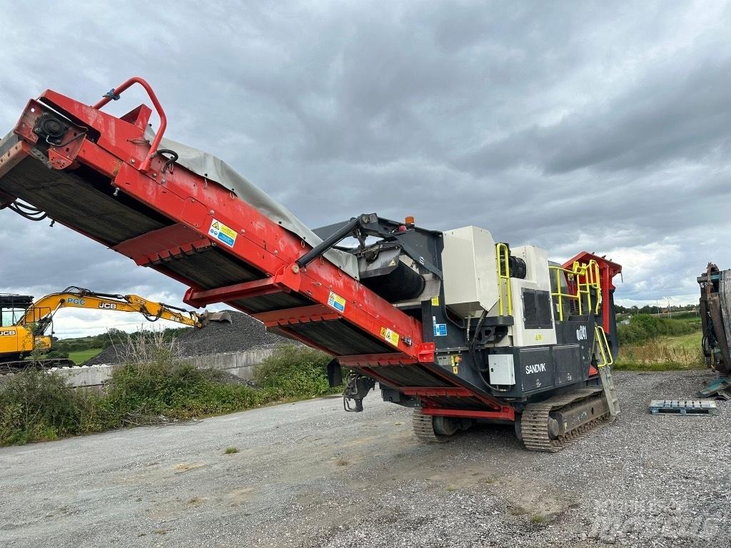 Sandvik QJ 241 이동식 분쇄기