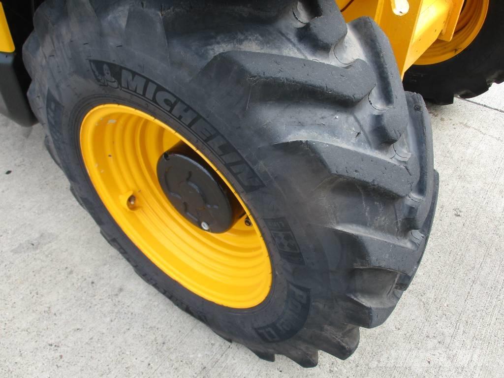 JCB 535-95 (599) 텔러 핸들러