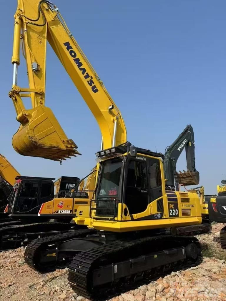 Komatsu PC 220 대형 굴삭기 29톤 이상