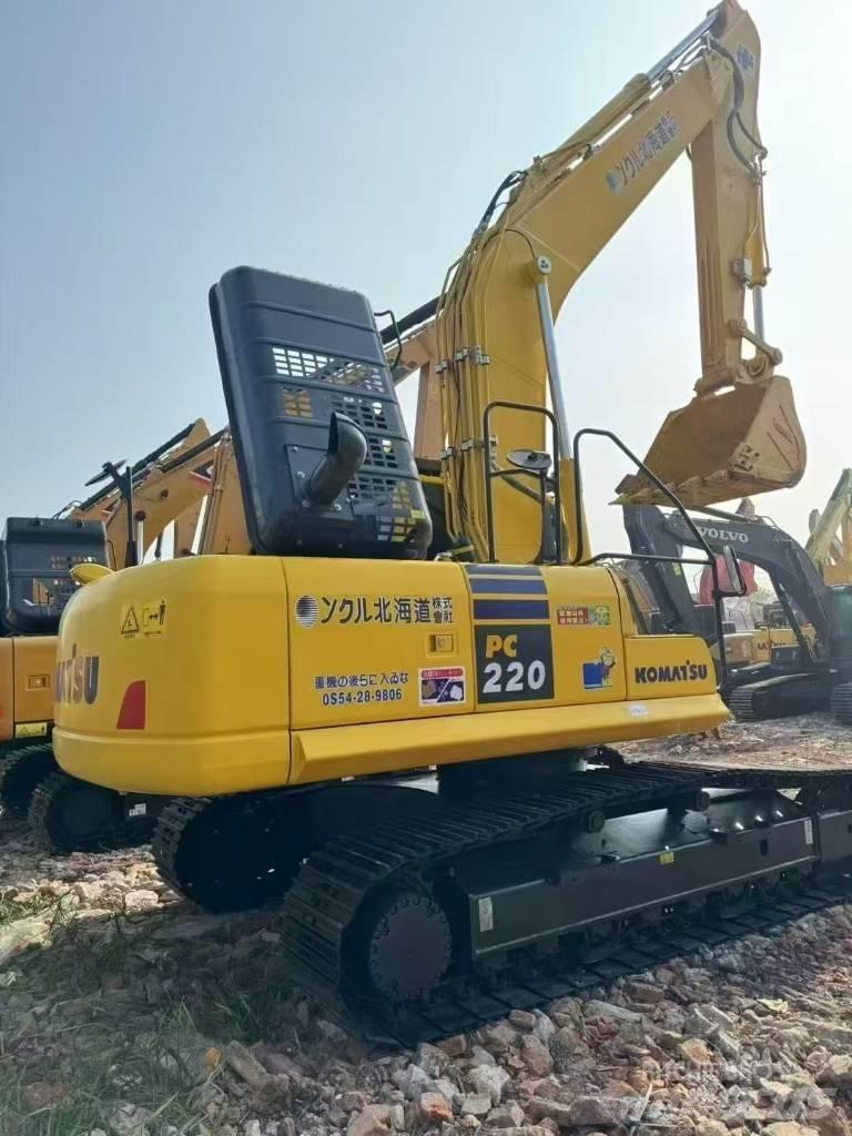 Komatsu PC 220 대형 굴삭기 29톤 이상