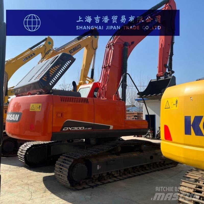 Doosan DX 300 대형 굴삭기 29톤 이상