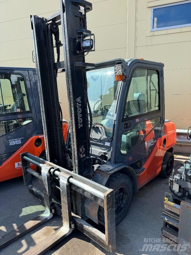 Toyota 02-8FDF30 디젤 지게차