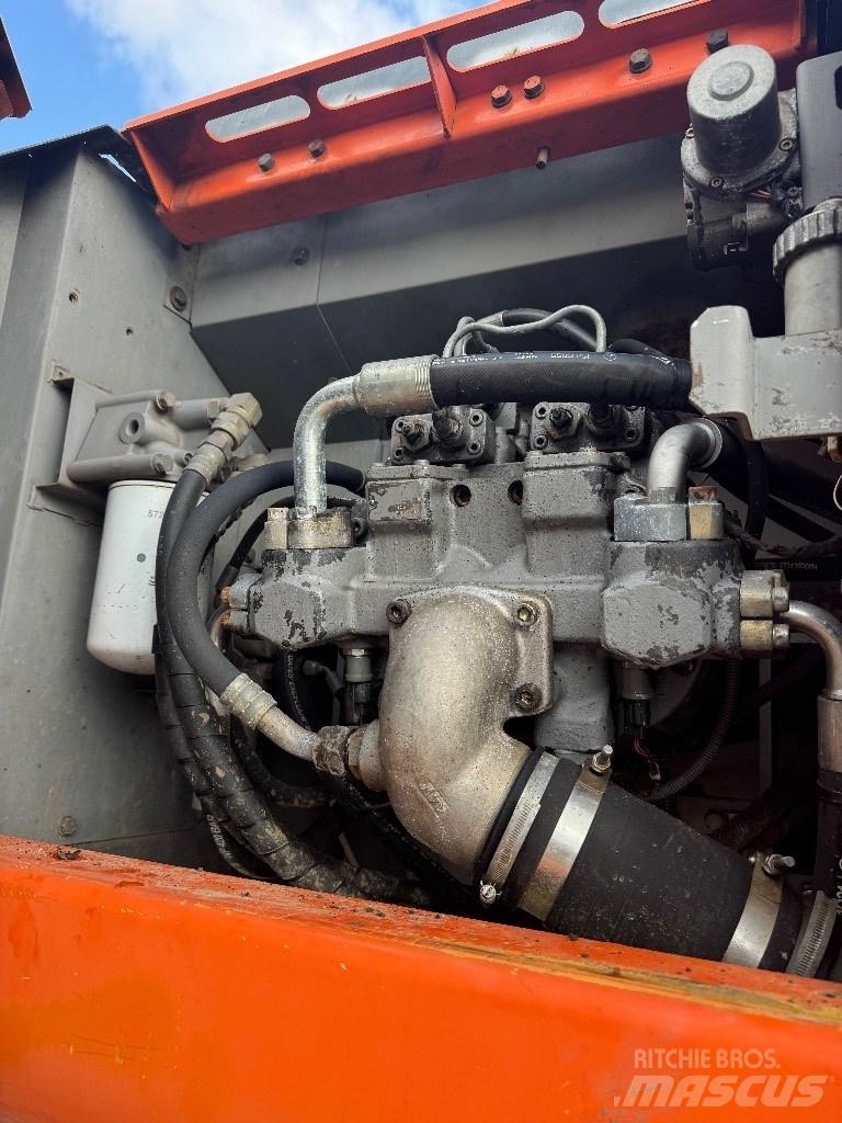 Hitachi ZX 210 대형 굴삭기 29톤 이상