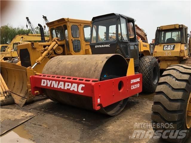 Dynapac CA251D 싱글 드럼 롤러