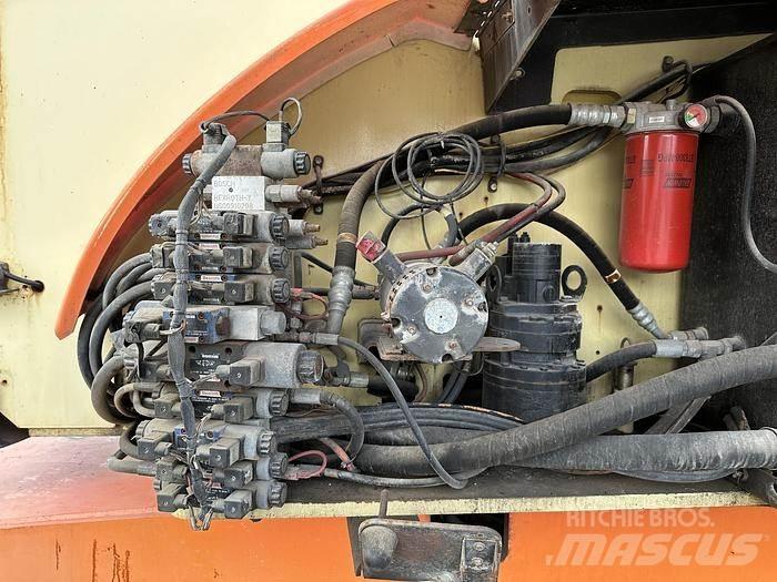 JLG 800AJ 관절형 전동이동 리프트
