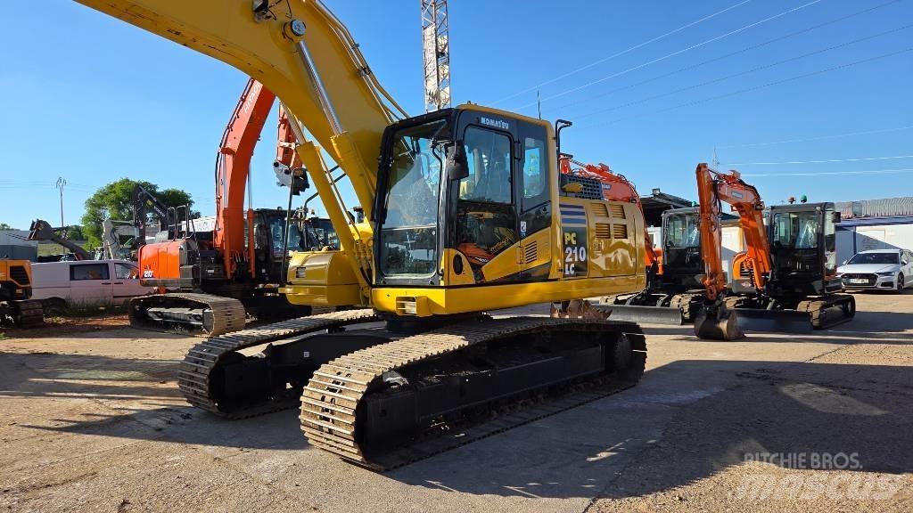 Komatsu PC 210 대형 굴삭기 29톤 이상