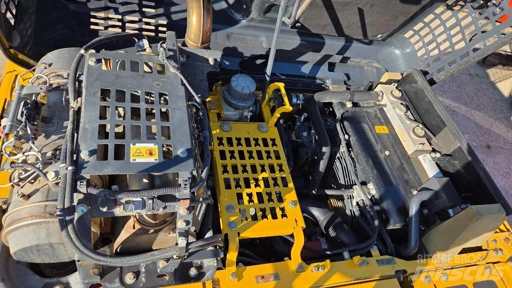Komatsu PC 210 대형 굴삭기 29톤 이상